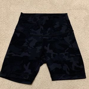 Lululemon black and grey camo bike shorts